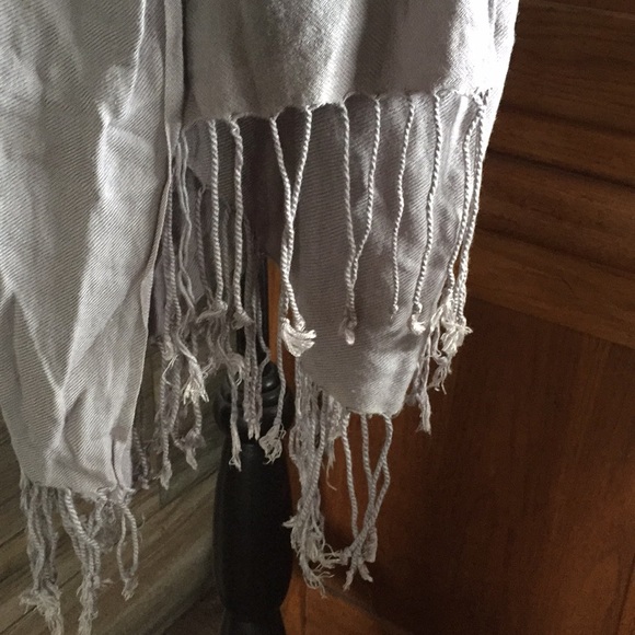 Scarf or wrap - Picture 2 of 5